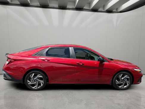 Certified 2025 Hyundai Elantra Sport FWD image 6