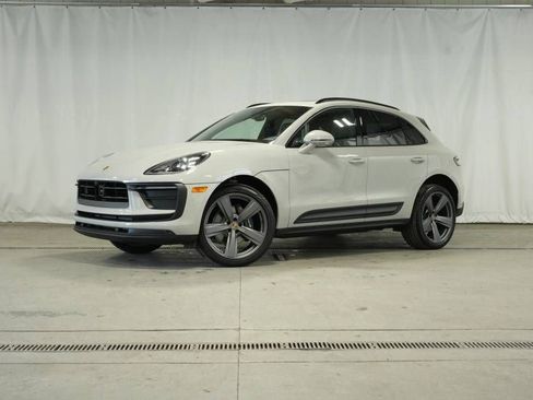 Certified 2026 Porsche Macan AWD/4WD image 1