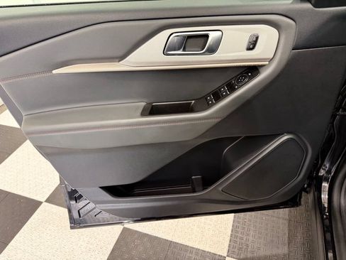Certified 2025 Ford Explorer Active AWD/4WD image 14