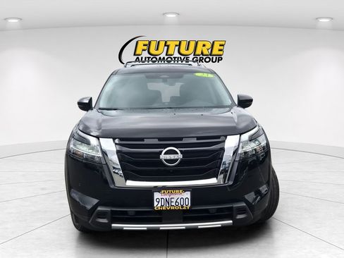 Used 2023 Nissan Pathfinder SL w/ Lighting Package (N92) FWD image 2