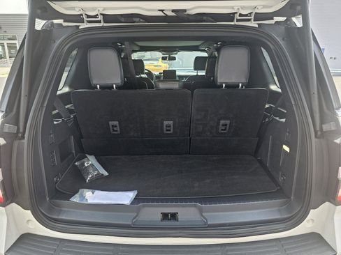 Used 2022 Ford Expedition Platinum image 5