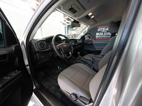 Used 2021 Toyota Tacoma SR w/ SR Convenience Package image 8