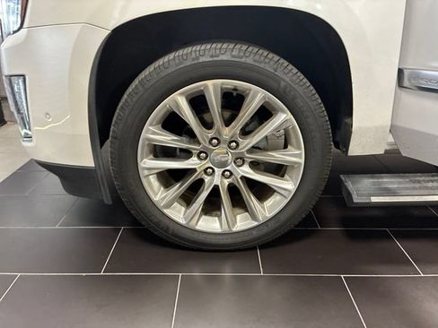 Used 2017 Cadillac Escalade Premium Luxury AWD/4WD image 28