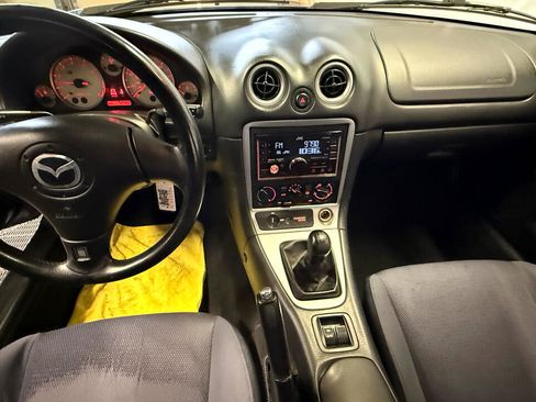 Used 2003 MAZDA MX-5 Miata image 19
