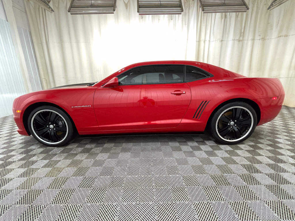 Used 2010 Chevrolet Camaro SS RWD image 11