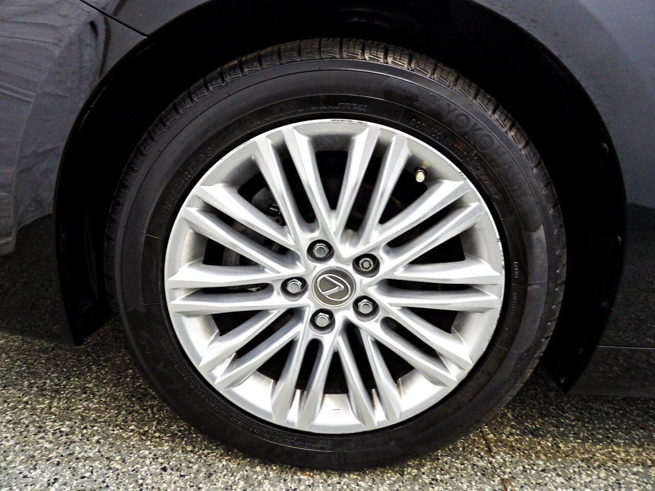 Used 2015 Lexus ES 350 w/ Luxury Package FWD image 20
