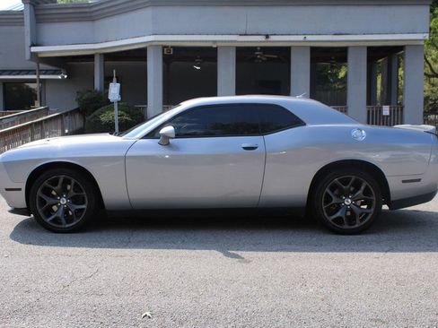 Used 2018 Dodge Challenger SXT Plus RWD image 4