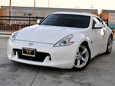Used 2010 Nissan 370Z Coupe image 3