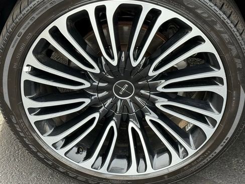Used 2023 Lincoln Aviator Black Label w/ Dynamic Handling Package image 10