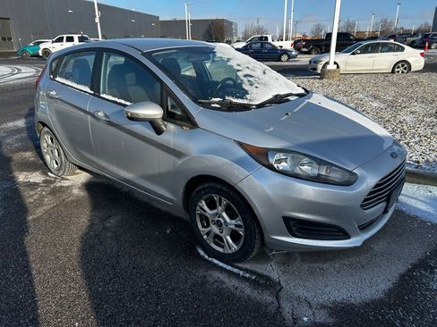 Used 2015 Ford Fiesta SE image 1