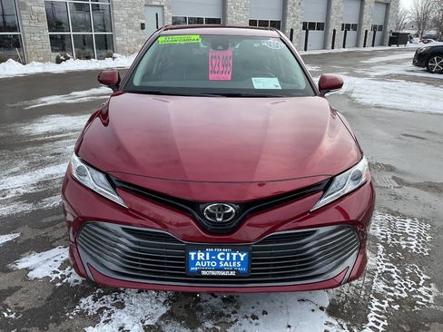 Used 2020 Toyota Camry XLE image 12