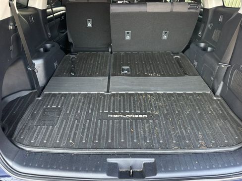 Used 2020 Toyota Highlander L image 15