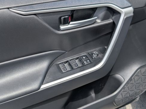 Used 2025 Toyota RAV4 XLE FWD image 15