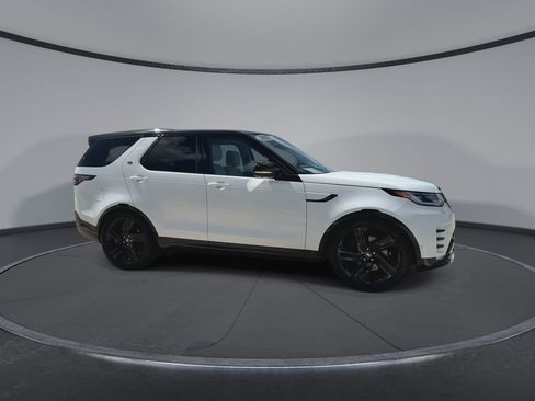 Used 2025 Land Rover Discovery Dynamic SE AWD/4WD image 2