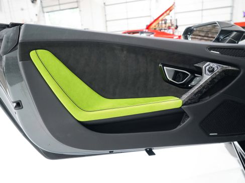 Used 2022 Lamborghini Huracan EVO RWD image 19