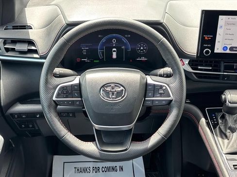 Used 2025 Toyota Sienna XSE AWD/4WD image 21