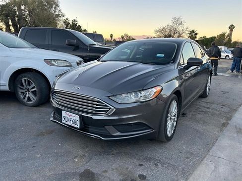 Used 2018 Ford Fusion SE w/ Fusion SE Technology Package image 38