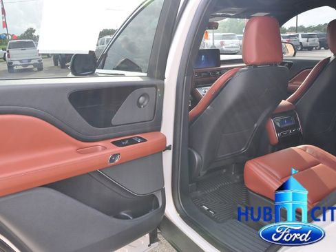 Used 2025 Lincoln Aviator Reserve w/ Illumination Package RWD image 13