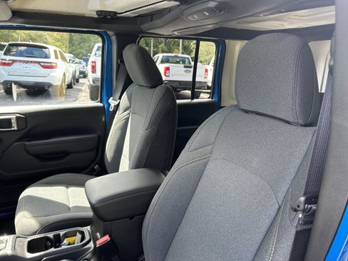 New 2025 Jeep Wrangler Sport S image 39