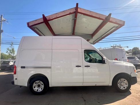 Used 2018 Nissan NV 3500 SV image 5