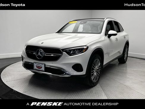Used 2025 Mercedes-Benz GLC 300 4MATIC image 1