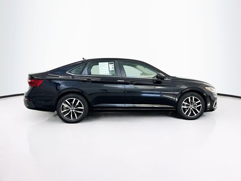 Used 2025 Volkswagen Jetta SE FWD image 10