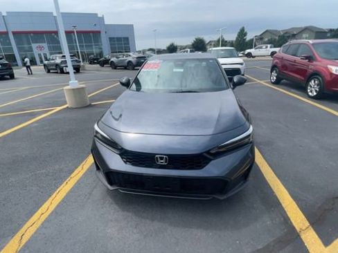 Used 2025 Honda Civic Sport image 5