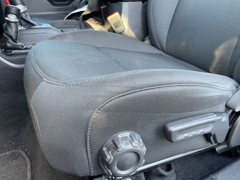 Used 2019 Jeep Wrangler Unlimited Sahara w/ Safety Group image 18