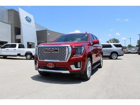 Used 2024 GMC Yukon Denali w/ Advanced Technology Package AWD/4WD image 1