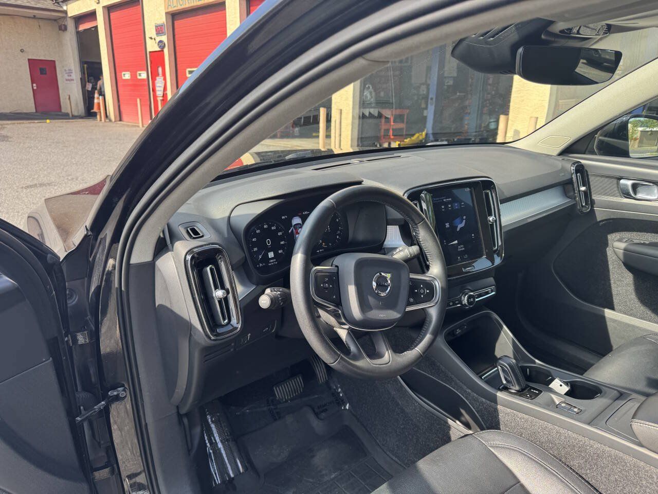 Used 2020 Volvo XC40 T5 Momentum AWD/4WD image 22