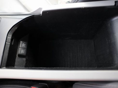 Used 2018 Toyota Camry XLE image 32