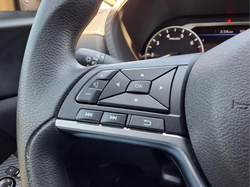Used 2025 Nissan Sentra SV FWD image 21