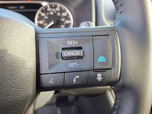 Certified 2025 Nissan Rogue SV image 21