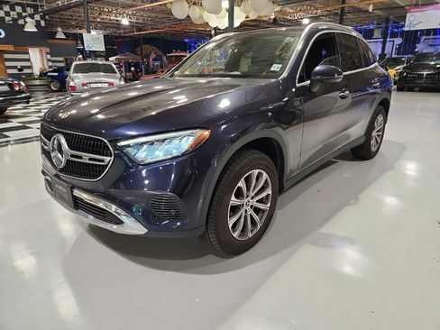 Used 2023 Mercedes-Benz GLC 300 4MATIC image 1