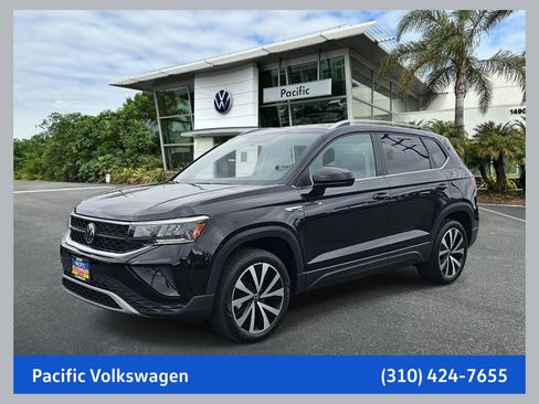 Used 2022 Volkswagen Taos SE FWD image 1