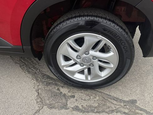 Used 2023 Hyundai Venue SE image 17