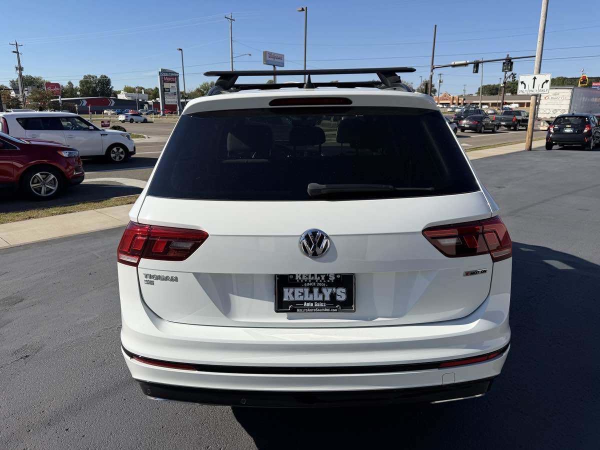 Used 2021 Volkswagen Tiguan SE R-Line AWD/4WD image 4