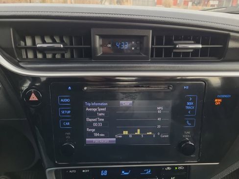 Used 2019 Toyota Corolla SE FWD image 19