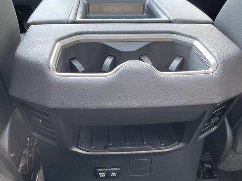 Used 2024 Toyota Tundra Limited AWD/4WD image 23
