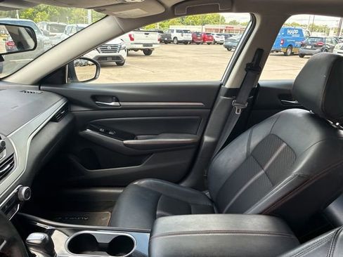 Used 2024 Nissan Altima 2.5 SR FWD image 16