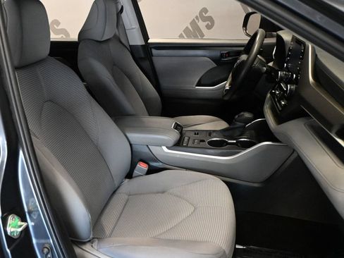 Used 2020 Toyota Highlander L FWD image 16