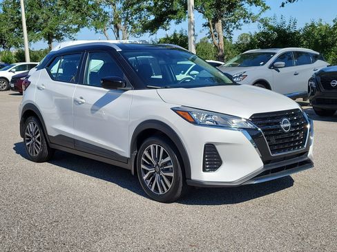 Certified 2023 Nissan Kicks SV FWD image 3