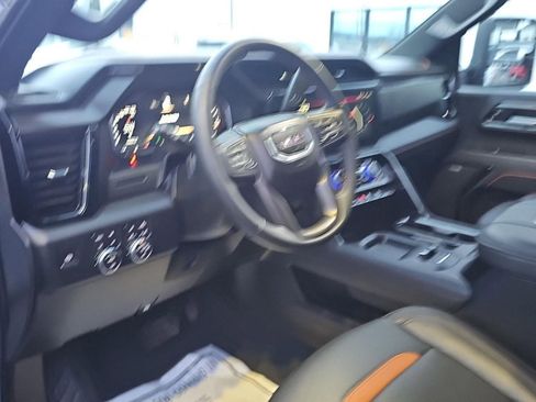 Used 2025 GMC Sierra 2500 AT4 image 7