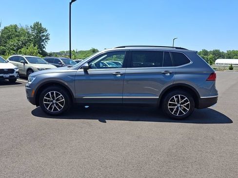Used 2021 Volkswagen Tiguan SE w/ Panoramic Sunroof Package AWD/4WD image 4