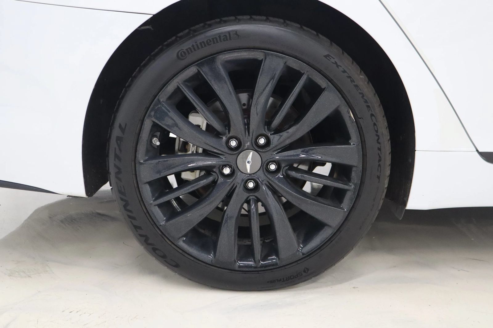 Used 2015 Hyundai Genesis 5.0 w/ Option Group 05 RWD image 11