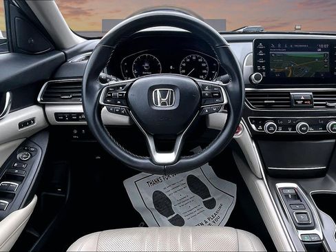 Used 2021 Honda Accord Touring image 5