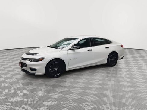 Used 2017 Chevrolet Malibu LT w/ Leather Package FWD image 31