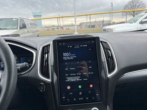 Used 2021 Ford Edge SEL w/ Convenience Package image 12