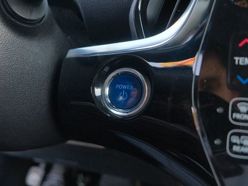 Used 2017 Toyota Prius Prime Advanced image 21