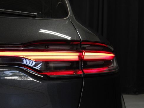 New 2026 Porsche Macan AWD/4WD image 21